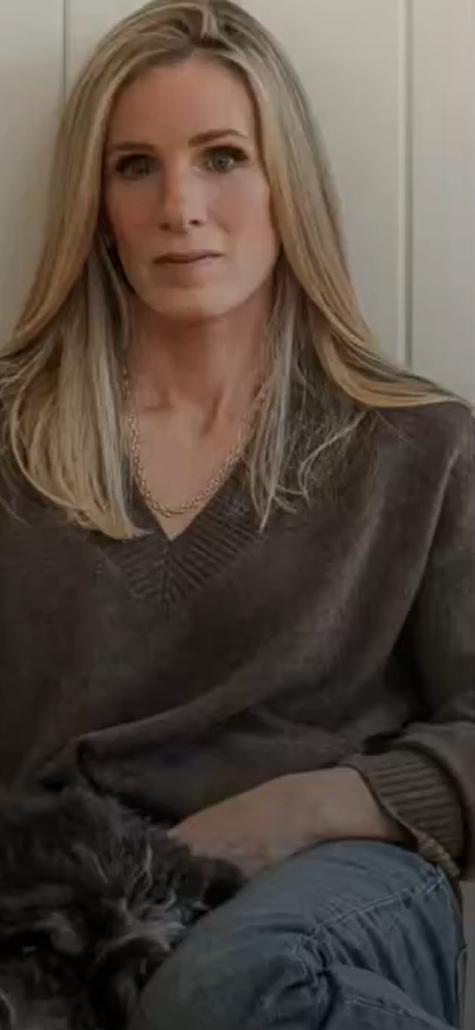 最新消息：与已婚老板在酷玩乐队的演唱会上亲吻的人力资源主管首次发声53岁的克里