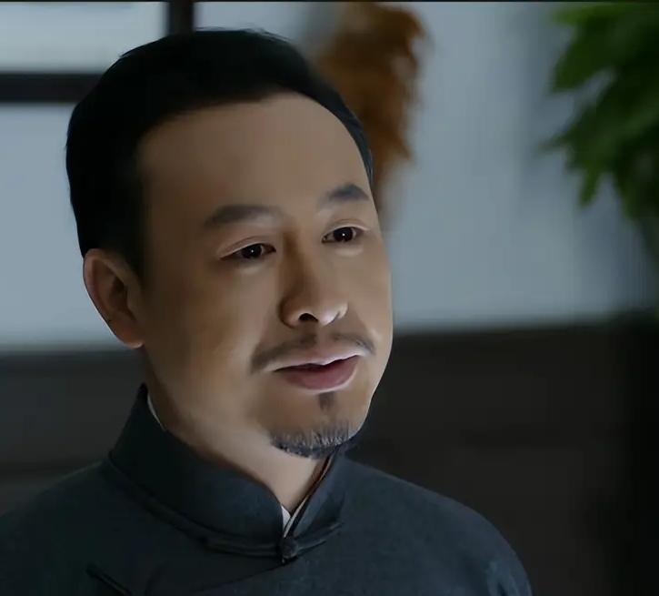 大家发现没有？张颂文有一个特别尴尬的事情那就是，不管他演什么，不管是现代