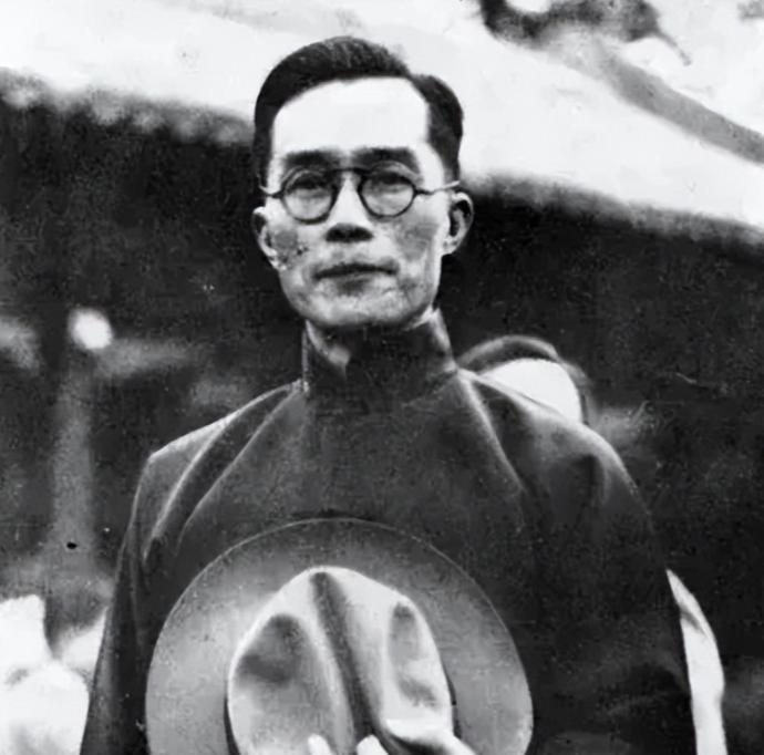 1962年，清华大学院长梅贻琦因病去世.他的家人在收拾遗物的时候，意外地在床下找