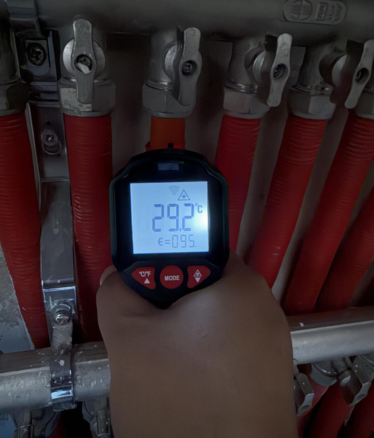 济宁11月10号就把暖气管道提前烧热，手机点进“济宁供热”APP，自家水温、缴费