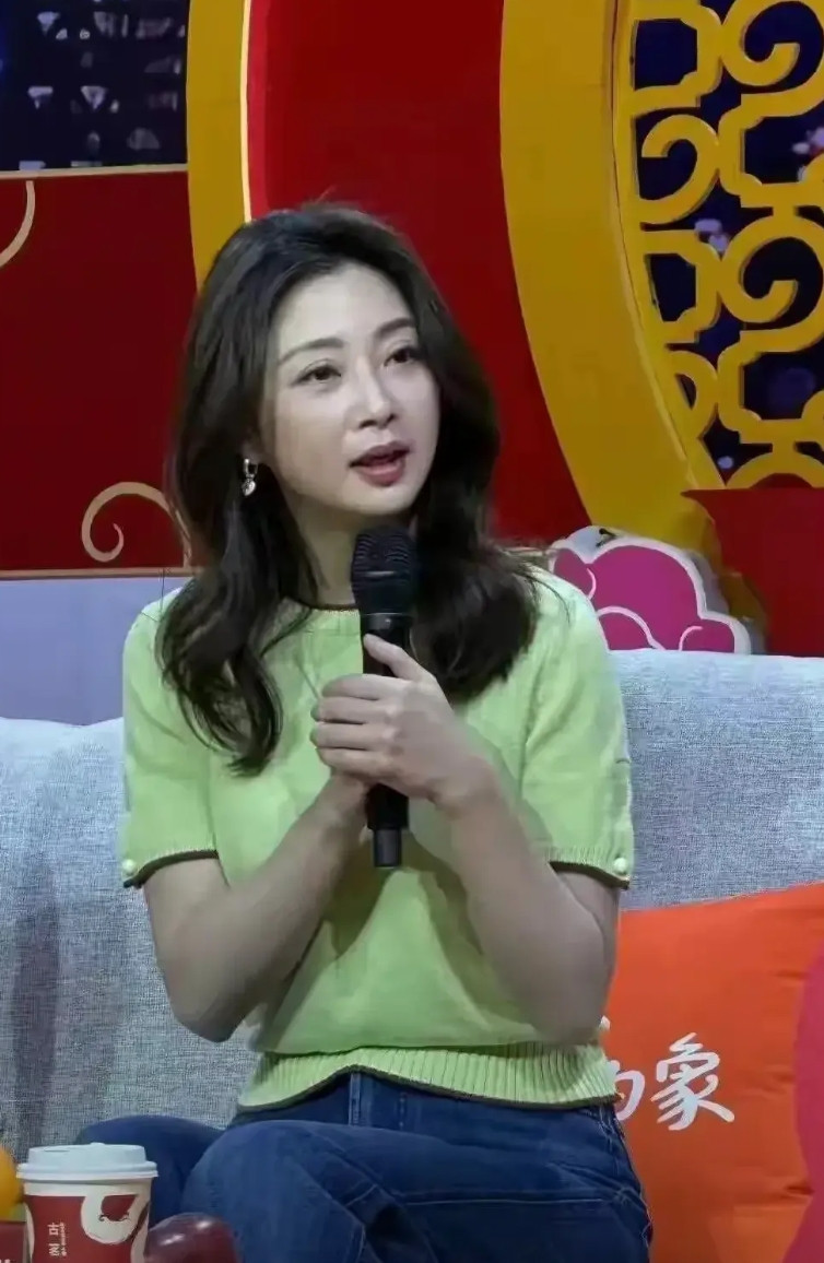 有和我一样对她无感的吗？我觉得她说话总像张不开嘴，声音有气无力的，含糊不清。
