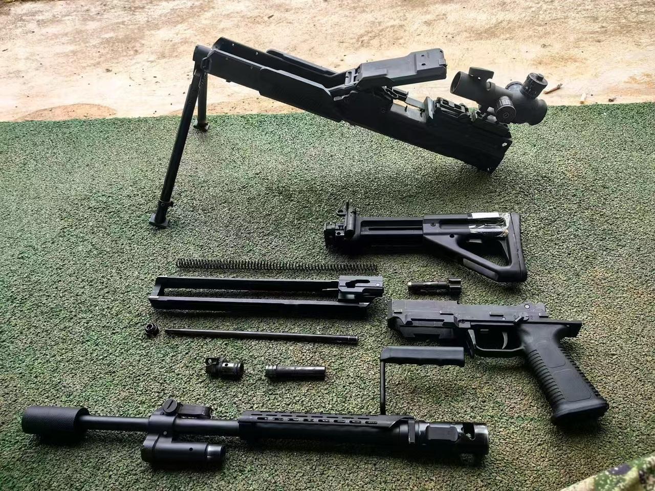 分解后的QJB201轻机枪