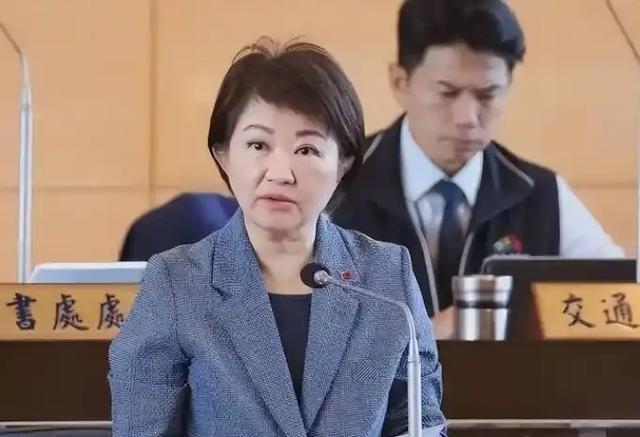 现在回头看25年，朱立伦曾苦口婆心劝卢秀燕接棒国民党主席，人家卢秀燕说什么都不接