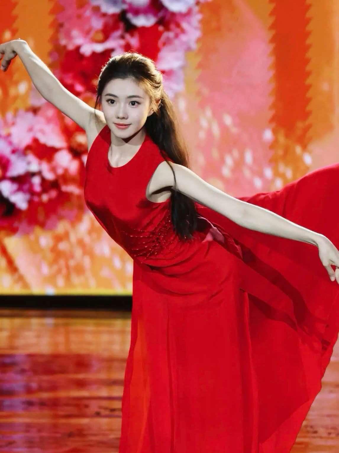 终于知道了，资本大佬为什么会喜欢刘浩存，不是因为她跳舞好，也不是因为她演技好