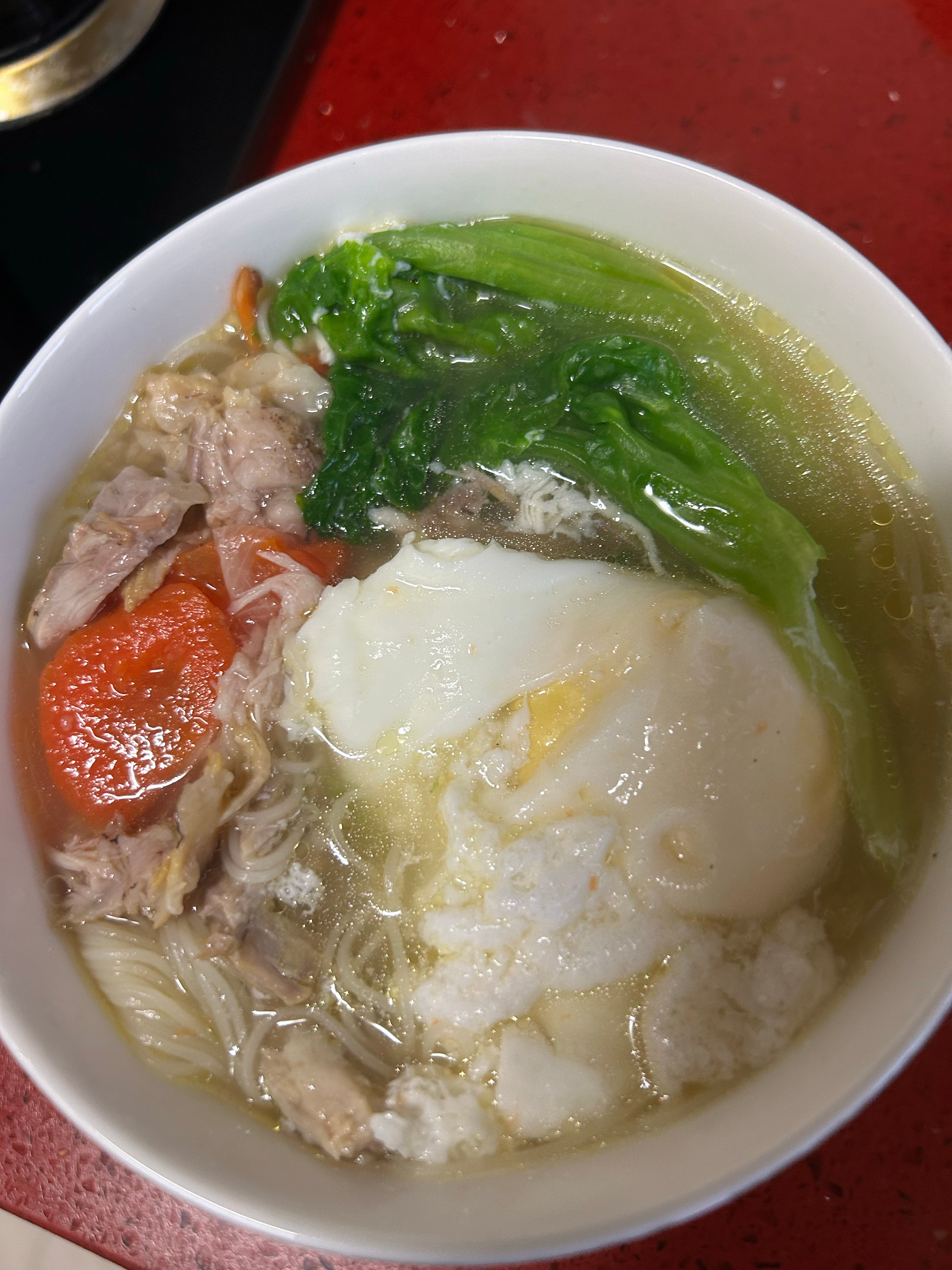 昨晚炖的排骨汤，今早就是香喷喷的排骨面🍜​​​