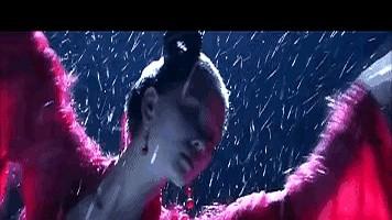 孙俪的惊鸿舞，真就有点基本功？《甄嬛传》里那段舞，拍了32次才过。专业老师点