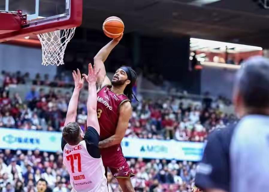 山东男篮本赛季引进的6大外援各有各的问题，表现大多都惨不忍睹，目前球迷比较期待的