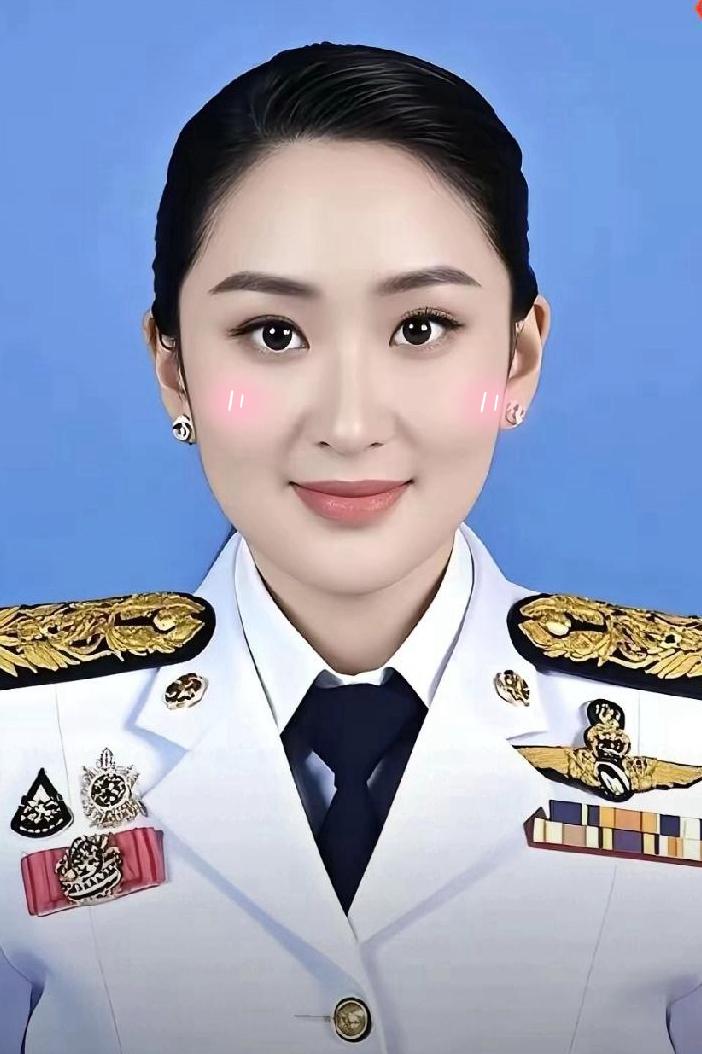 泰国政坛这瓜，越吃越气，12月24日泰国看守总理阿努廷突然宣布以自豪泰党