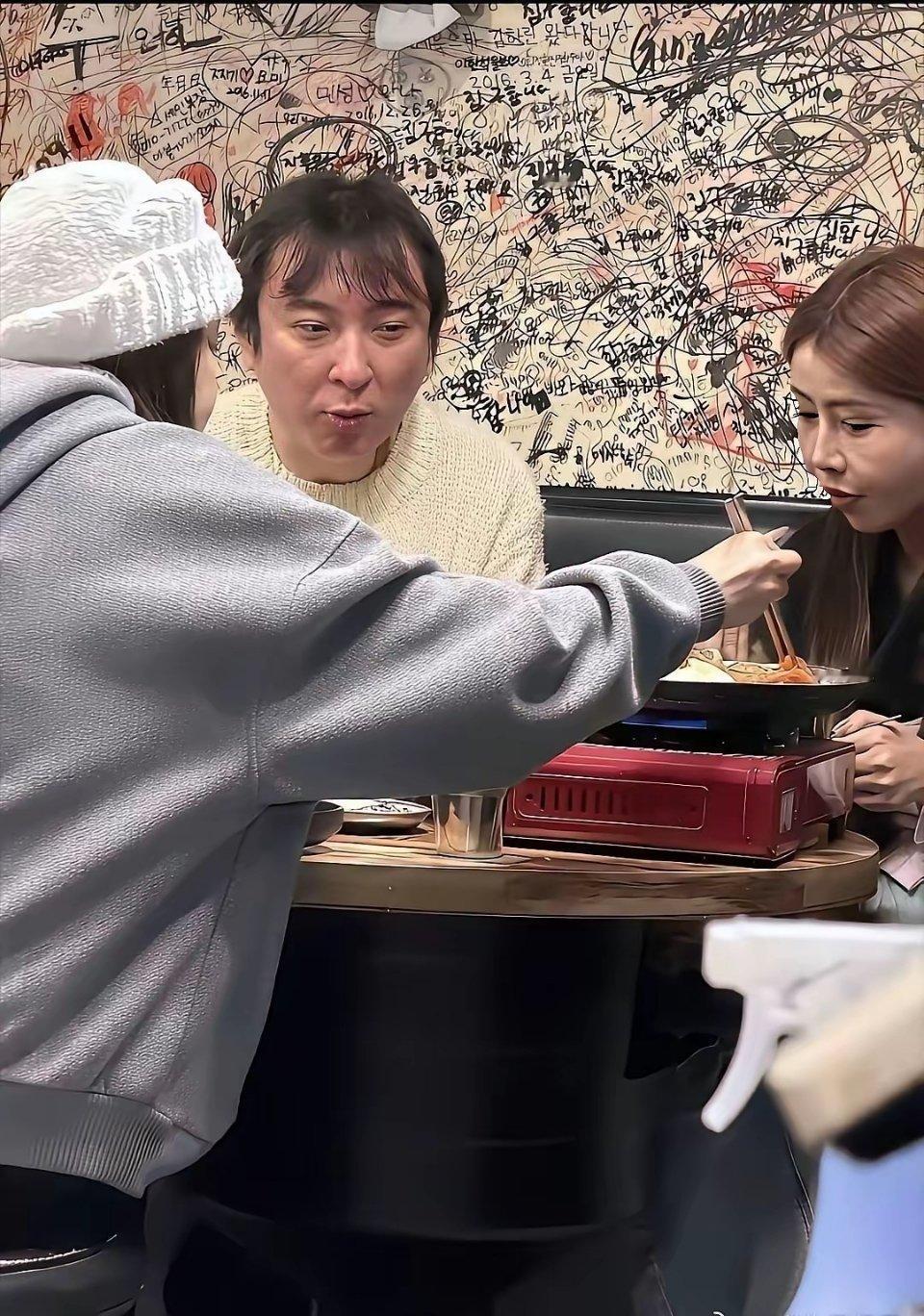 怎么头发越来越少，眼光越来越差[捂脸哭][捂脸哭]
