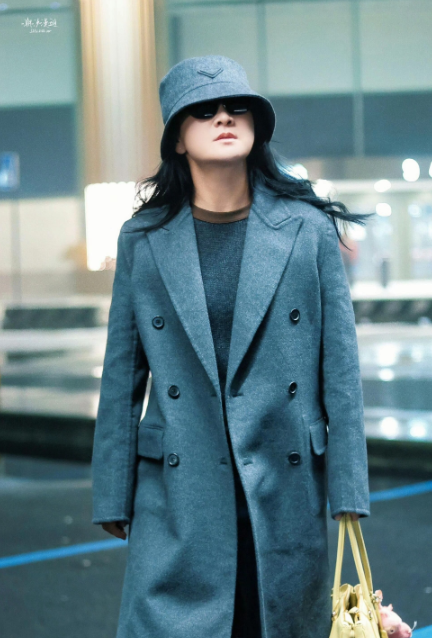 减掉半个自己的贾玲把自己重新”养”了一遍从小品演员转型为百亿票房导演她的人