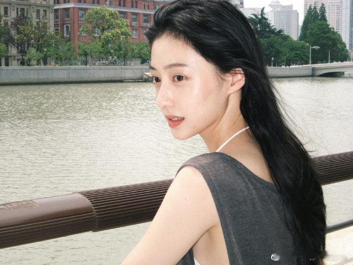 胡连馨|有一种清冷又温柔的美​​​