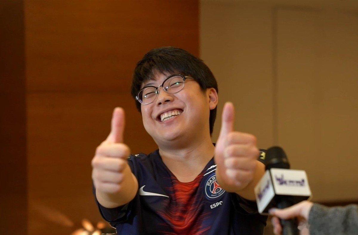 查理斯：我一开始去LGD是拒绝的，是后面才去的。我当时第一次拒绝就是因为那时候我