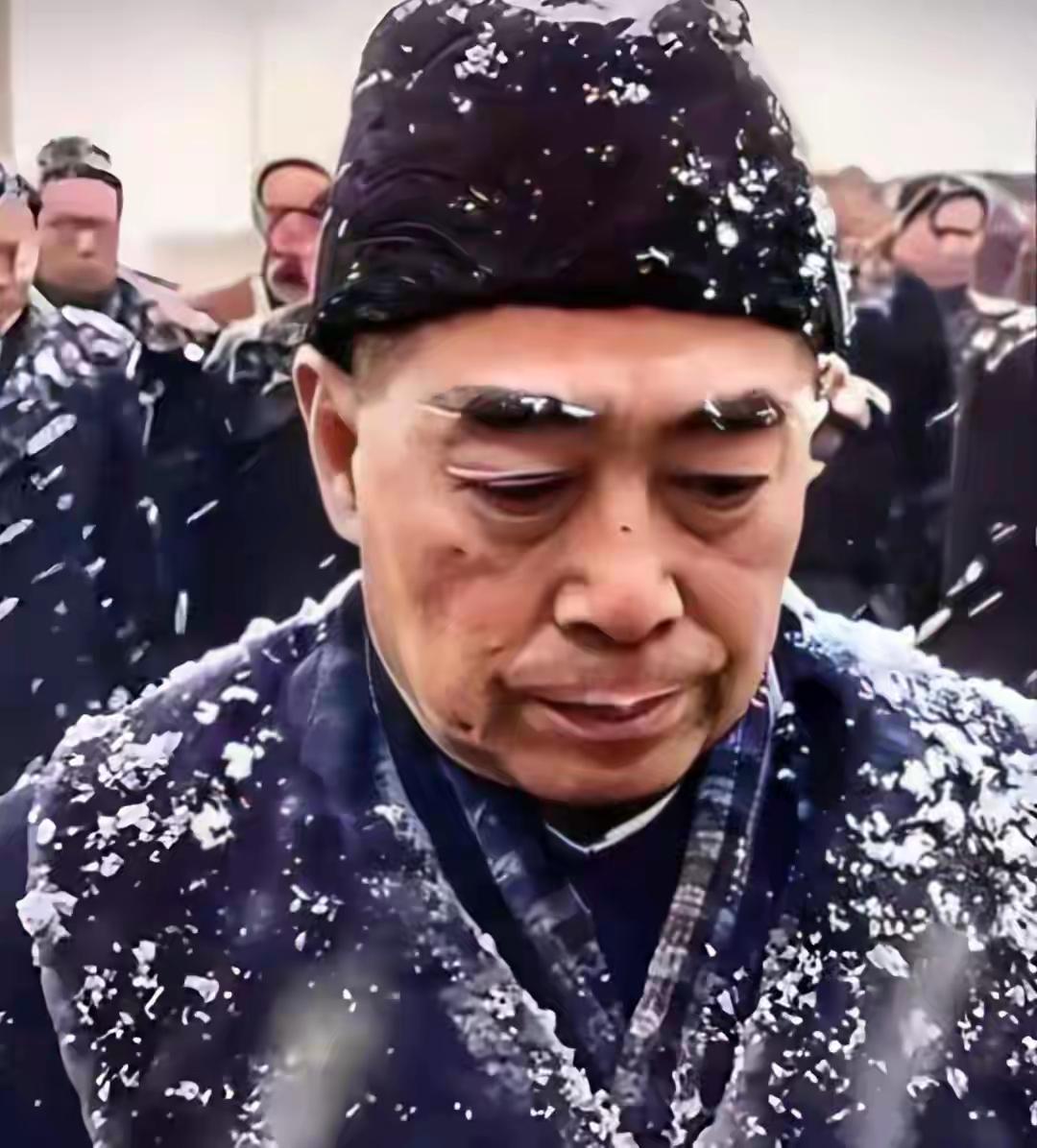 这张老照片看哭无数人！1958年除夕，周总理在朝鲜冒雪为烈士守岁大年三十，