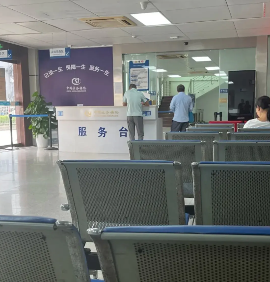 今年，一些省市推出了一项政策：允许一些缴费年限不够的人，一次性补缴15年的养老保