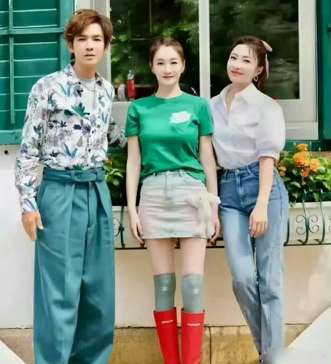 李小冉生图都这么好看，这颜值身材怪不得富豪重金苦追十年