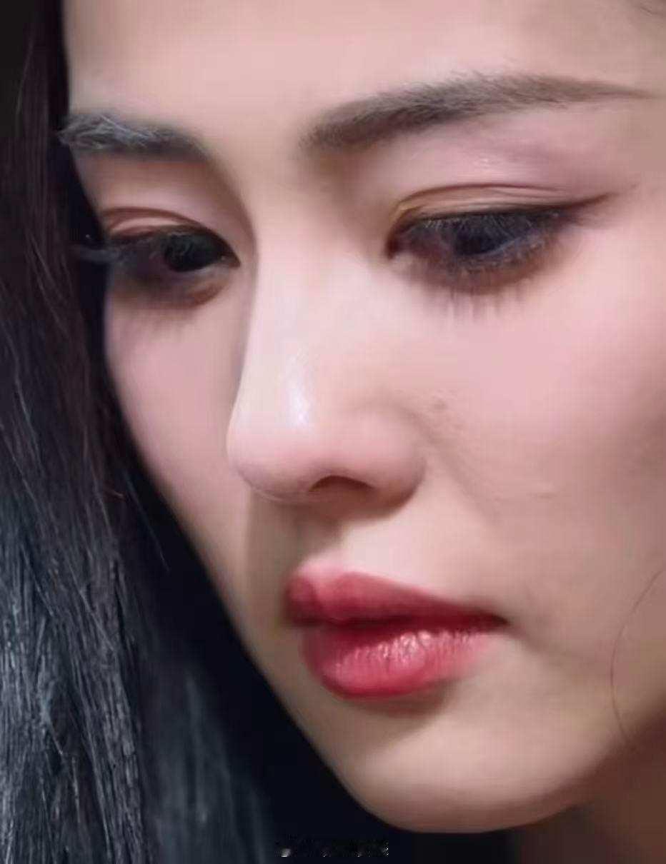 白鹿为啥也要贴？早期眼睛很自然呀。。是为了更好调整眼型和状态吗？​​​