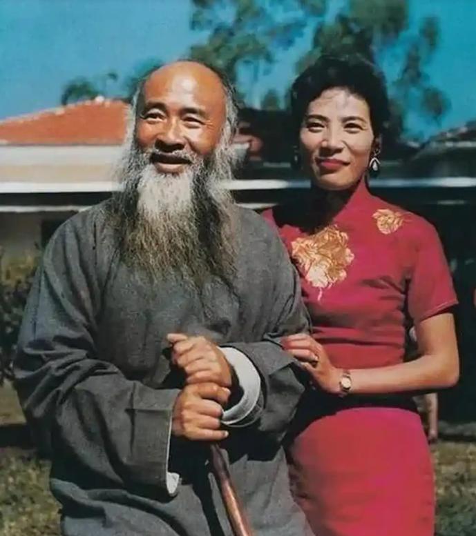 1949年，解放军打到了成都边上，画坛大家张大千托了国民党大员张群的人情，搞到三