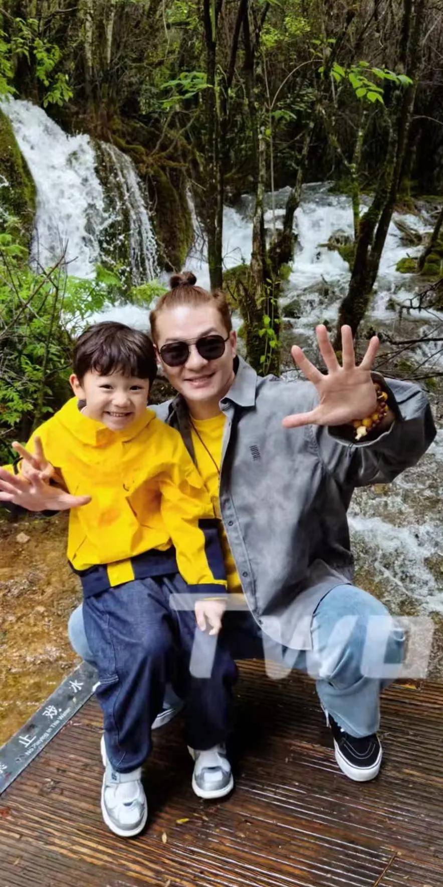 谢金在德云社的辈分有多高？他带孩子出门旅游，网友说：“谢金领着尚筱菊的爷爷出门