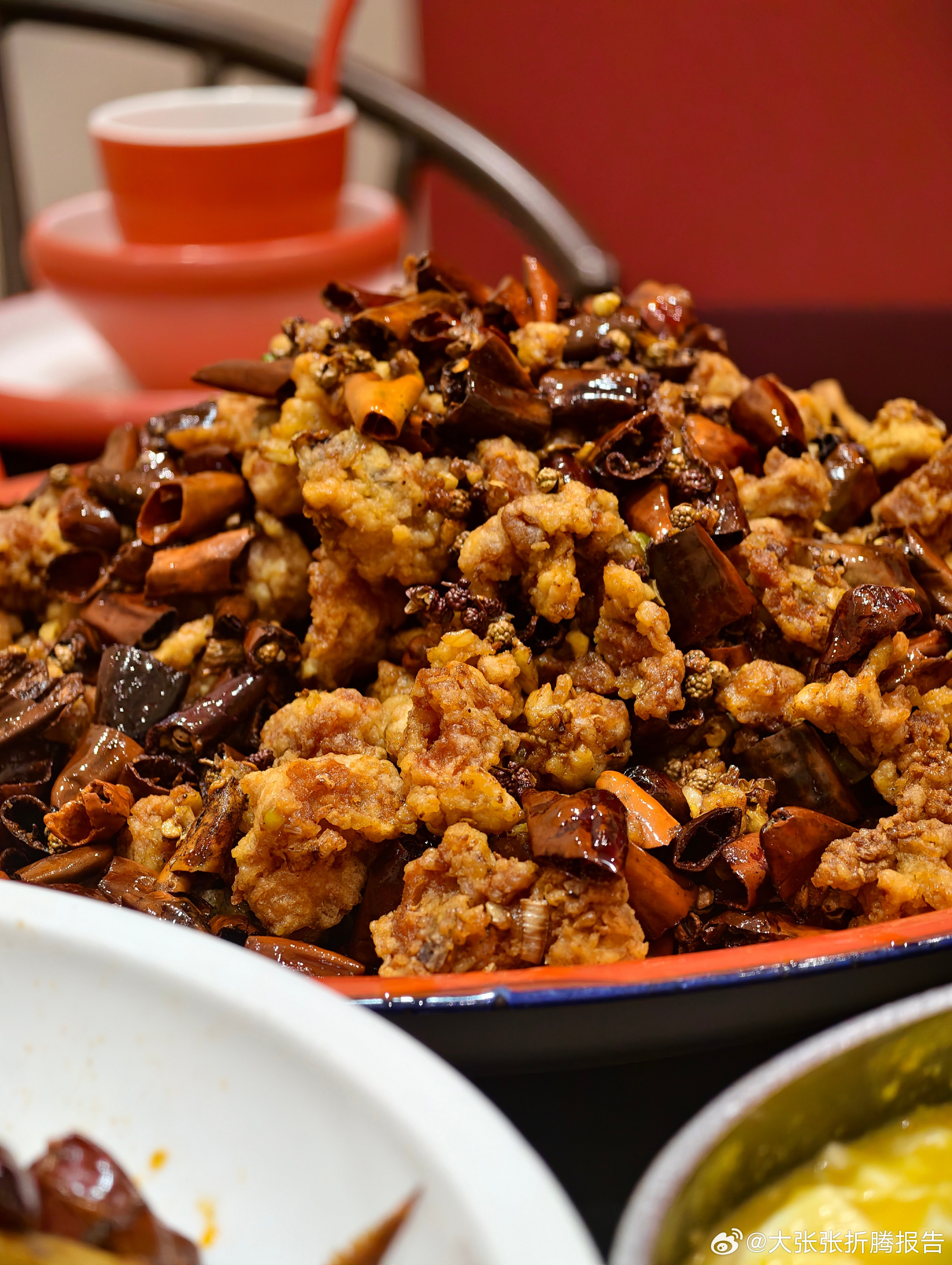 最近总想吃辣，甚至连早餐都要嗦一碗辣粉这样下去我会不会变成……辣妹