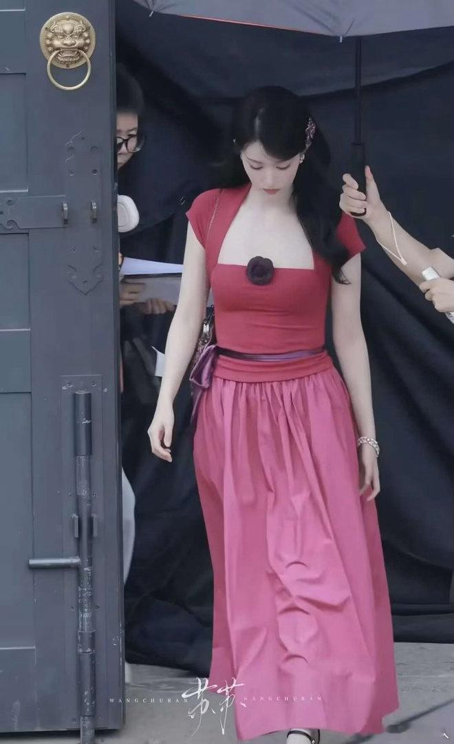 让王楚然穿这衣服是何意味……