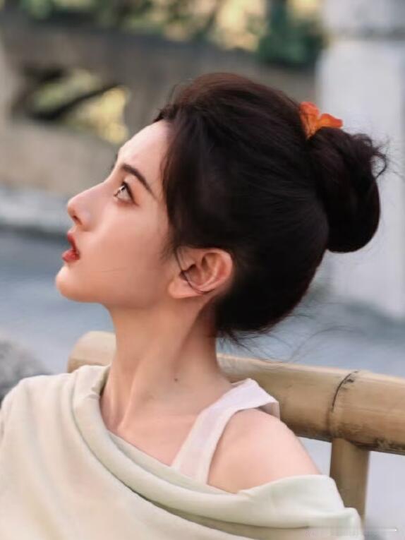 宋祖儿宋祖儿更新好喜欢她今天的风格啊这个骨相太牛了