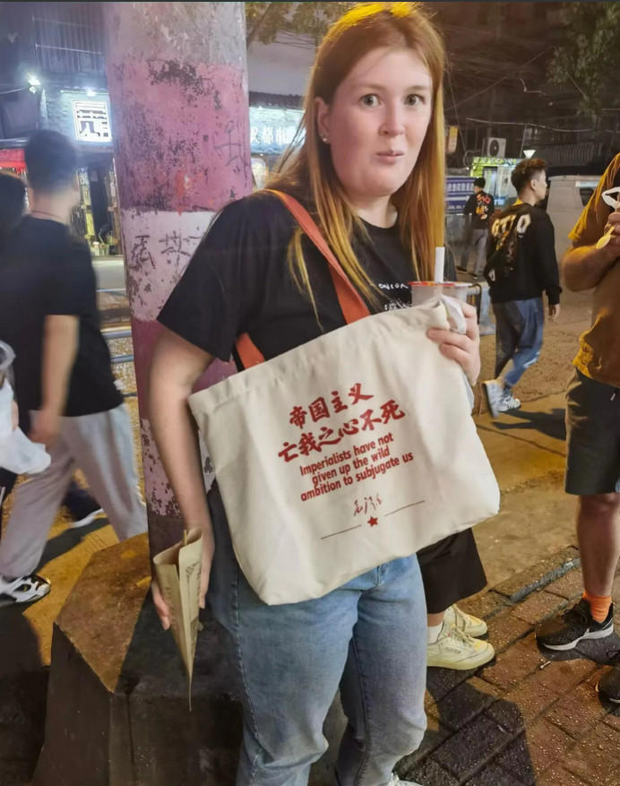 我想问问，这兜子上的英语老外看不明白么？