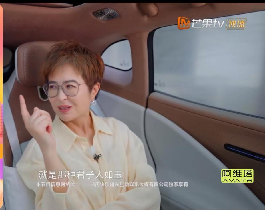 楚生：君子人如玉，内省成张力。44分钟的纪录片《背后》看完了，然后就是一时不知