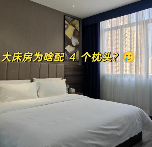 酒店床上为什么总放4个枕头？原来根本不是摆设！每次住酒店，你是不是习惯性地拿一
