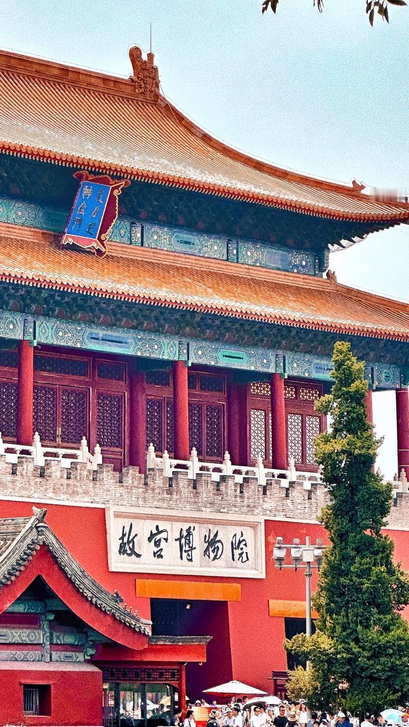 故宫缺钱到了什么地步，似乎永远入不敷出？故宫每年门票收入近8亿，文创收入大约15