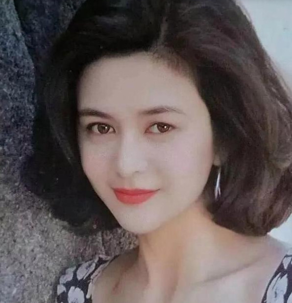 当年啊，关之琳为了挤走跟她争宠的李嘉欣，就和刘銮雄玩了个高尔夫球游戏，一颗球作价