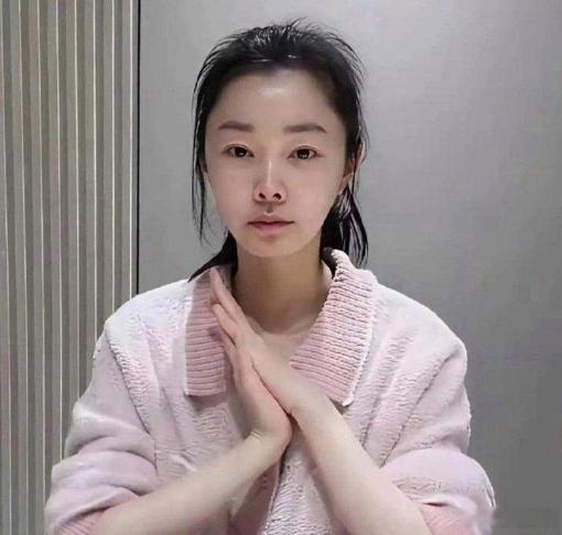 宋轶没化妆照片火了，网友沸腾，鼻子成焦点