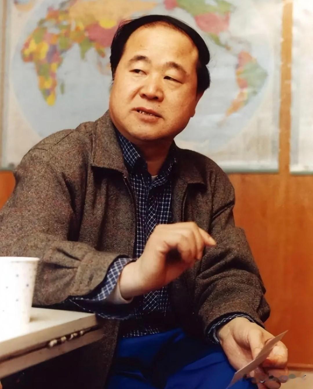 现在作家里面混的最好的就是莫言。当兵那会儿，他享受过副师级待遇。现在是中国作