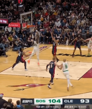 后场送空接！哈登这传球功力堪称历史顶级！在今天NBA常规赛骑士对阵凯尔特人的第