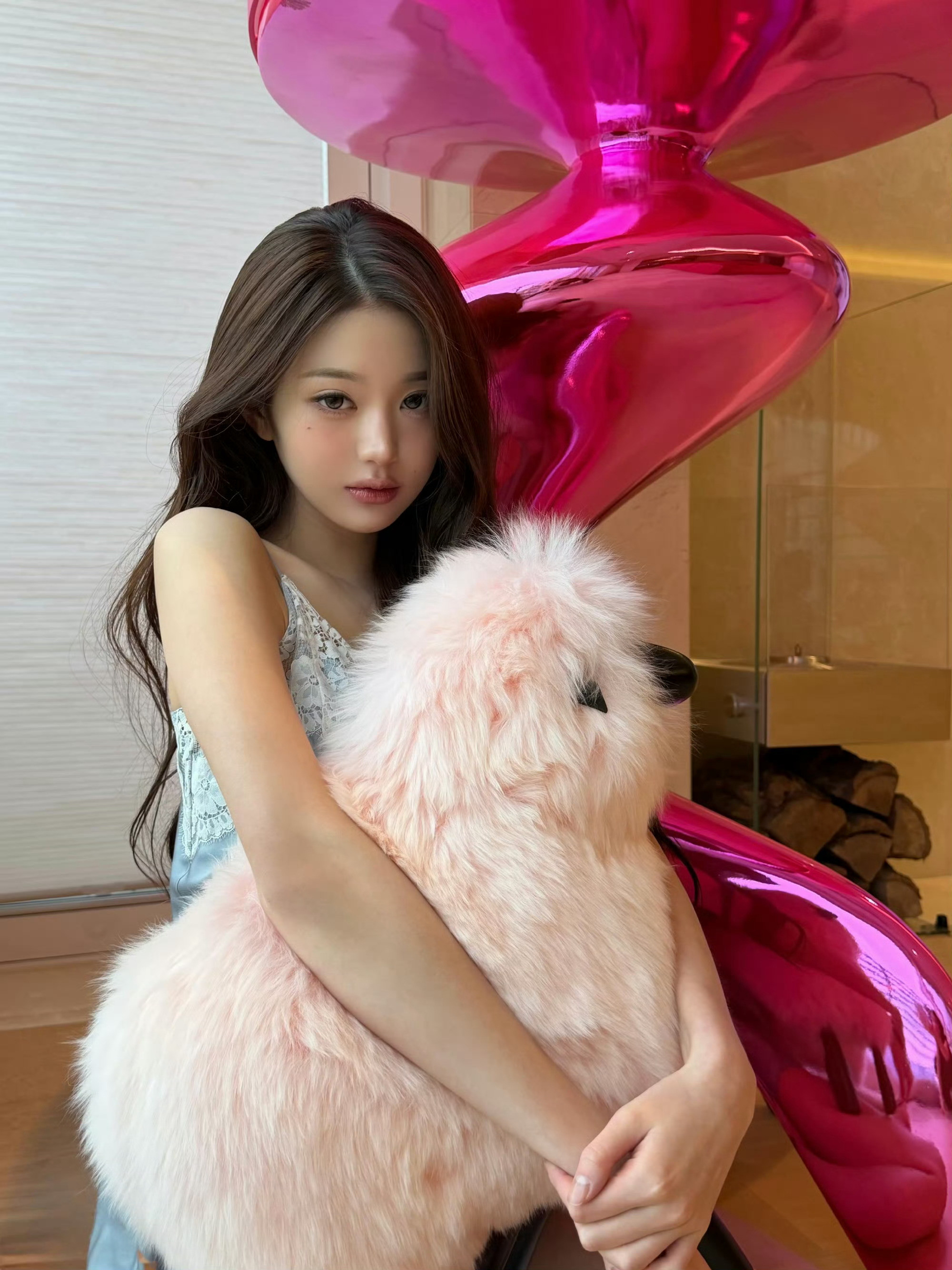 张元英你森莫意思为什么抱着这个羊笑得这么开心