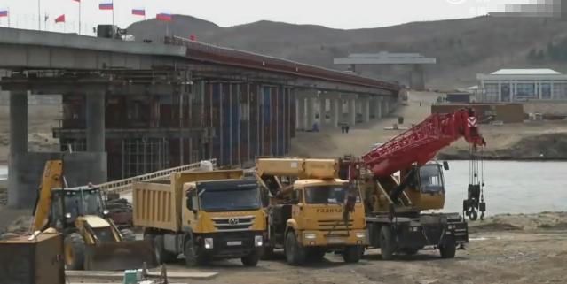 4月21日，俄罗斯和朝鲜合作的图们江下游公路大桥合拢工程完成。 这座桥全长差