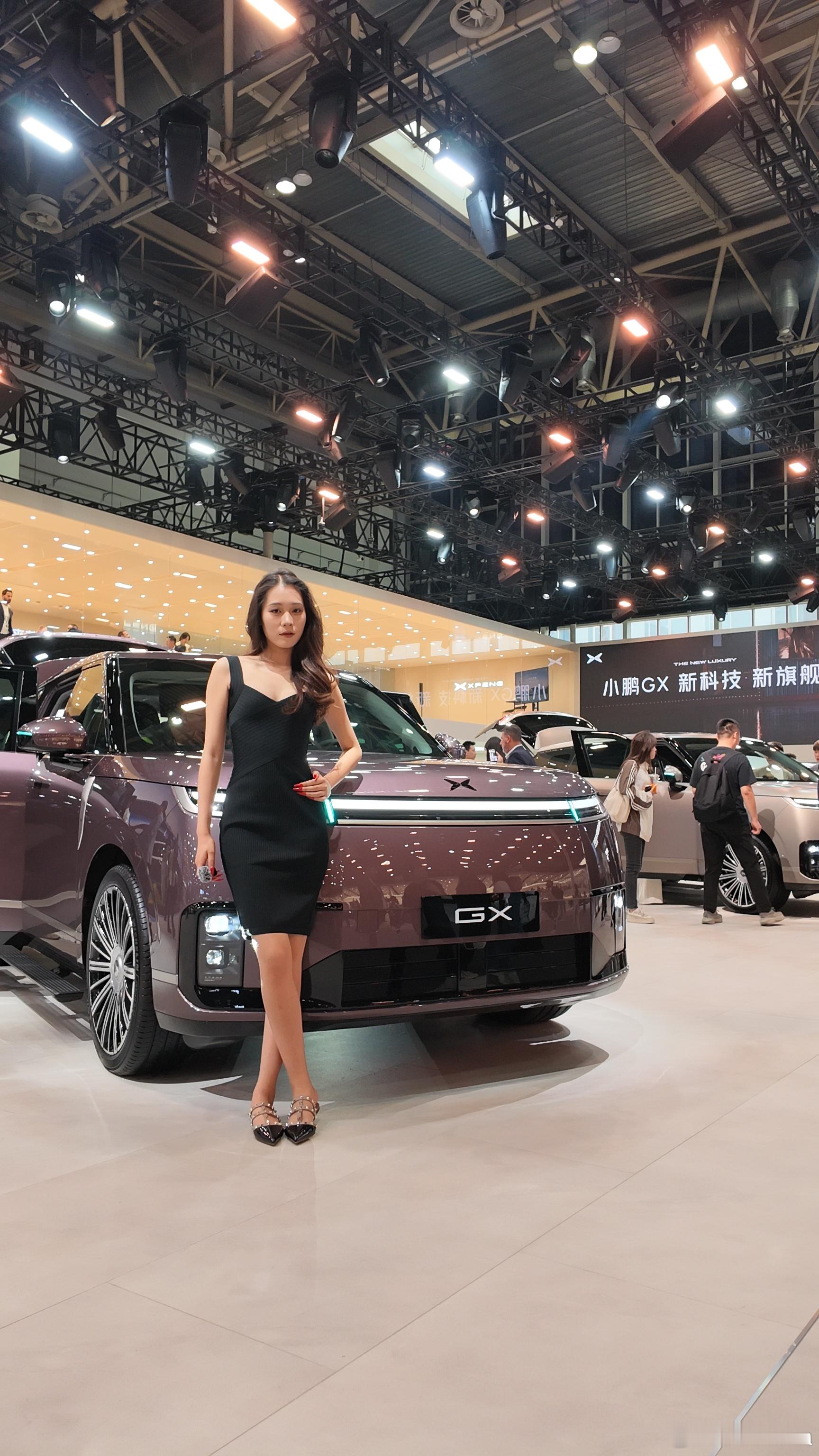 别家在找车模，我们自己准备车模，欢迎关注大v聊车2026北京车展