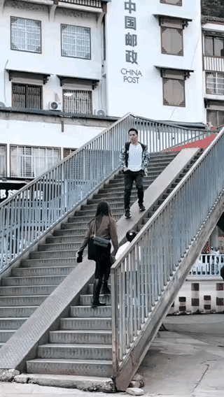 差点让他秀到。