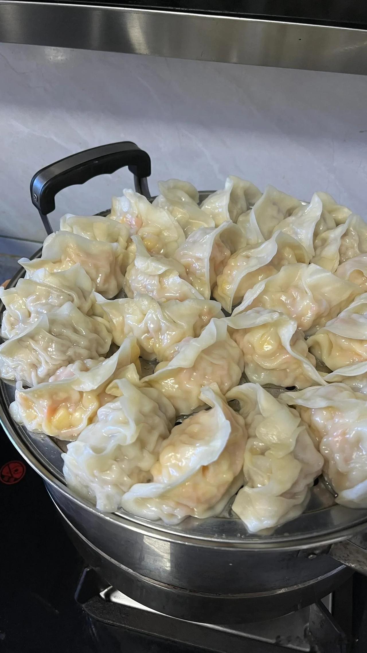 饺子馅的口味那可是众口难调，但要说好吃的，还真不少。萝卜粉丝馅就很不错，营养