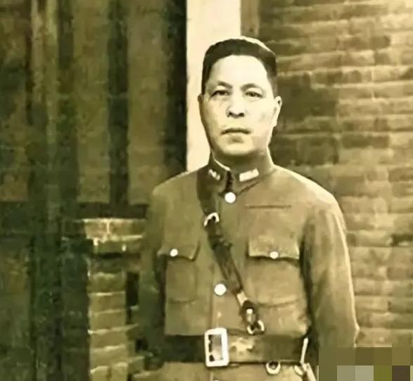 1947年11月，解放军给郏县的国军中将武庭麟送去劝降信，武庭麟下令将送信人杀掉