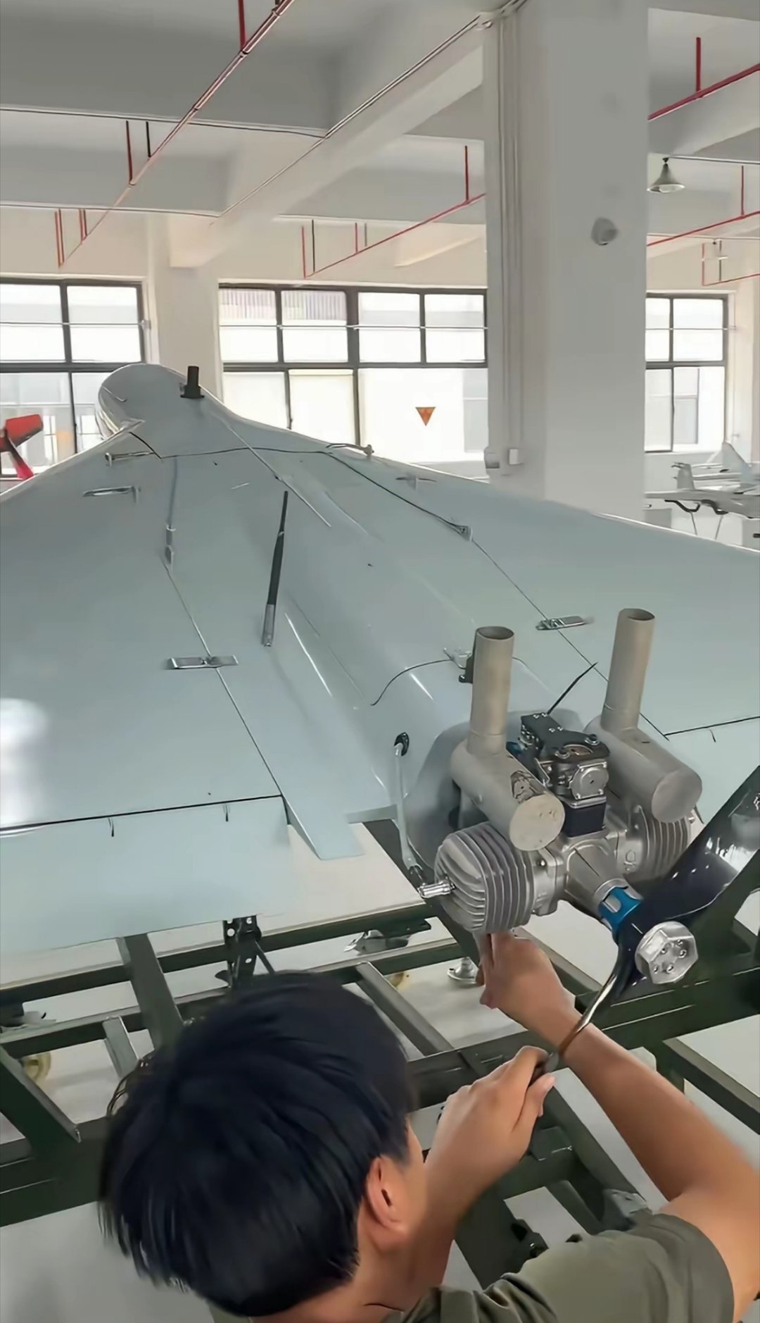 小摩托这东西没法拦截，成本太便宜，一枚拦截导弹几百万美元呢，这东西几千美元