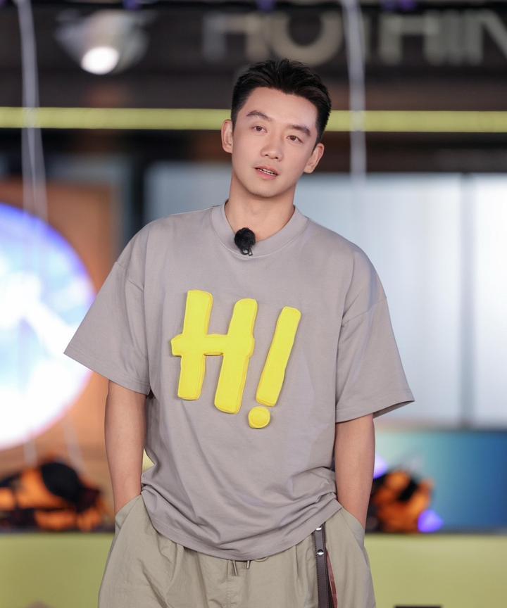 没人觉得郑恺很可怕吗？作为跑男元老级固定嘉宾，加入已经整整11年了，可40岁