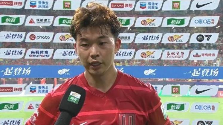 严鼎皓顶替停赛的杨明洋，奉献了一个进球和一个助攻，尤其那个直塞助攻德尔加多的球，