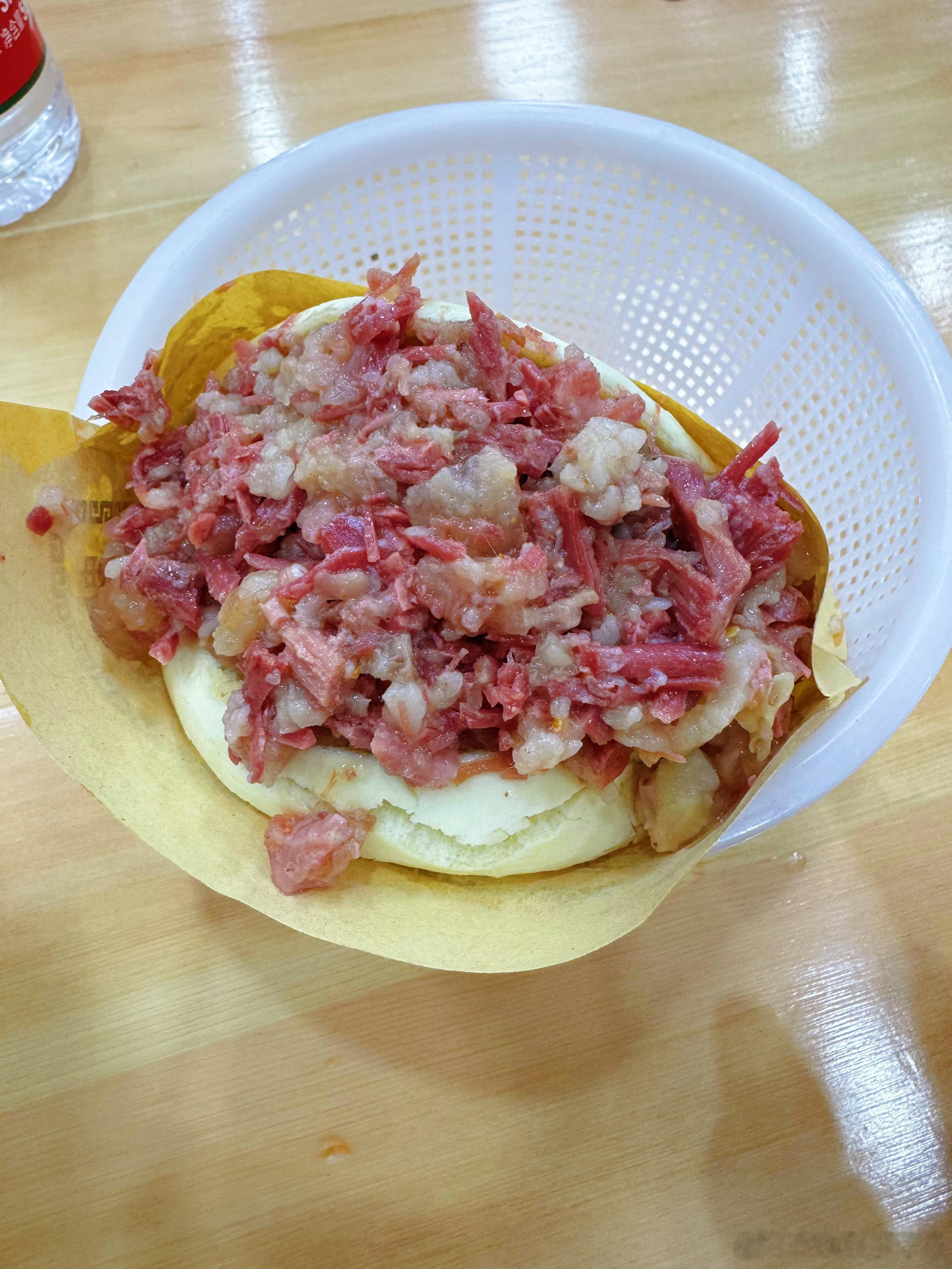 楼下那一家一直租不出去的铺子，终于开业了！开的是一家肉丸糊辣汤店，这个铺子来来回