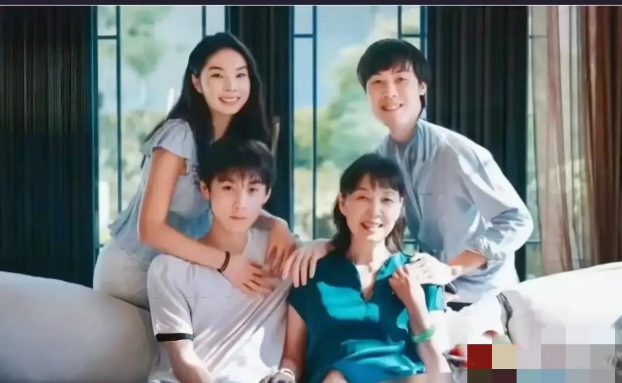 杜建英怎么也没料到，刚在媒体上看到儿女的正面照，转眼孩子们就把姐姐告