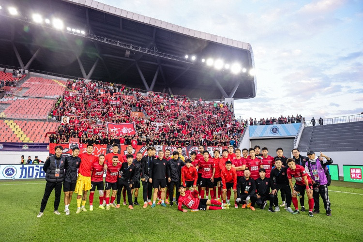 成都蓉城完成法定代表人的工商变更, 王磊担任董事长