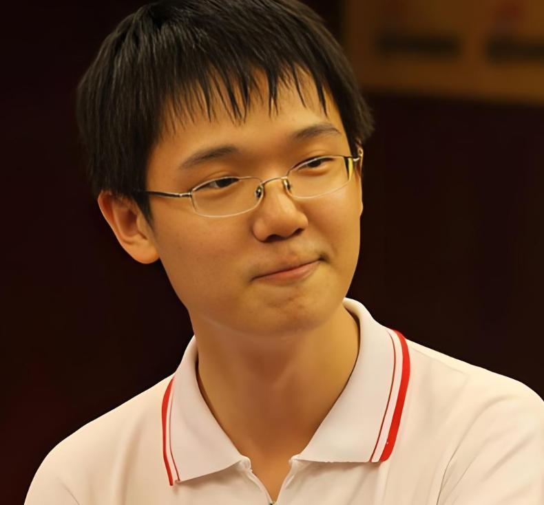 李泰伯，北京高考理科状元，连续三年奥数竞赛一等奖，香港大学超级学霸，美国麻省理工