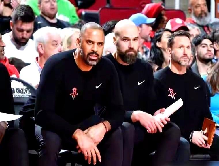 火箭把惠特摩尔交易到奇才，背后是场大洗牌。有人觉得亏，毕竟他是2023年首轮