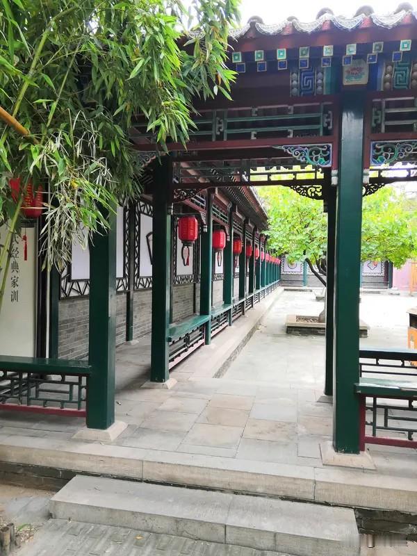深夜痛哭的探春：红楼最通透的姑娘，为何一生都在独自熬煎？大观园众人赏月欢宴，