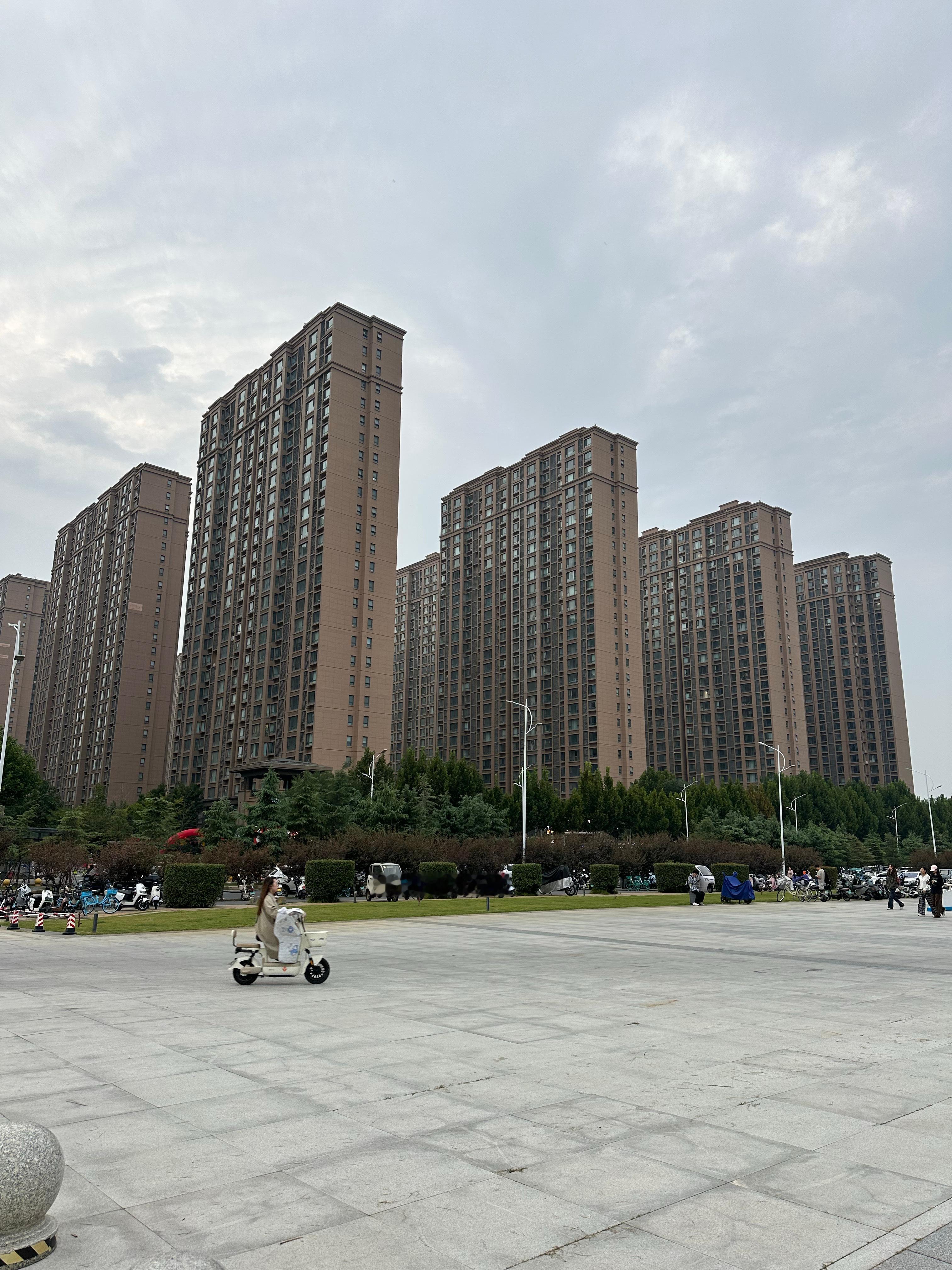 气势恢宏，我很喜欢这个校园的风格​​​