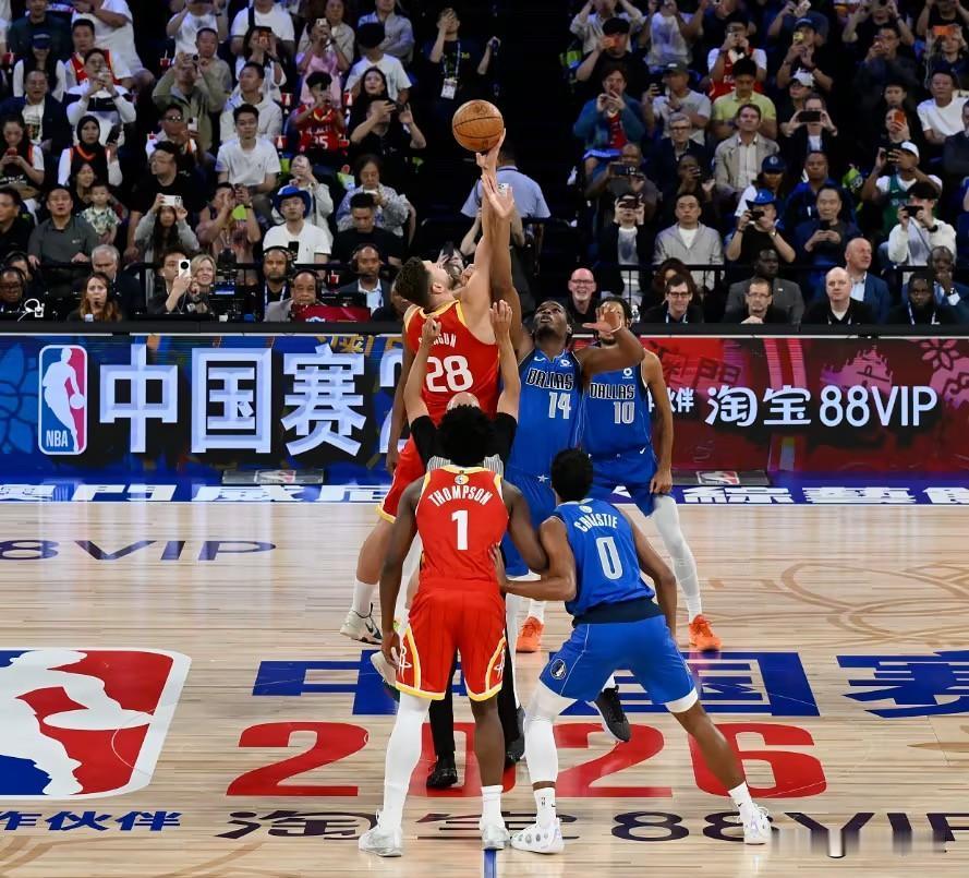 火箭这火力点，多得有点“烫手”！但老球迷一眼看穿门道？看完中国赛火箭135-